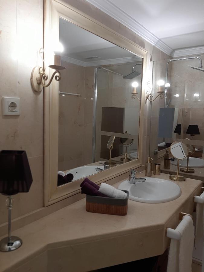 The Famous Home Marbella Bagian luar foto